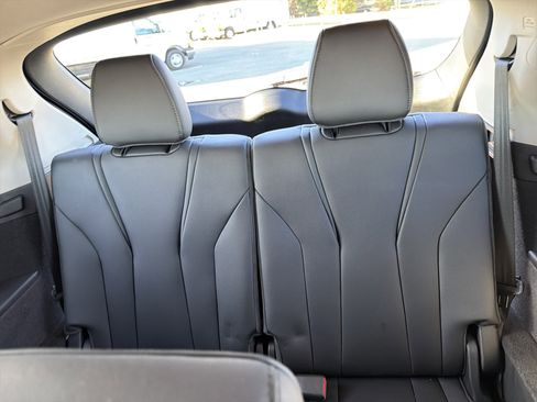 Used 2025 Acura MDX SH-AWD image 32