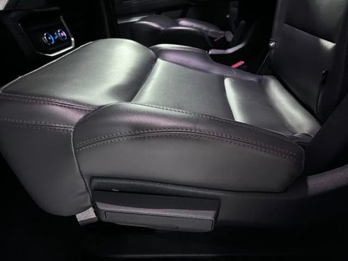 Used 2025 Ford Expedition Active AWD/4WD image 35
