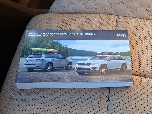 Used 2023 Jeep Grand Cherokee Summit image 29