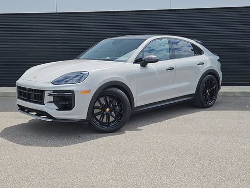 Certified 2025 Porsche Cayenne Turbo GT AWD/4WD image 1