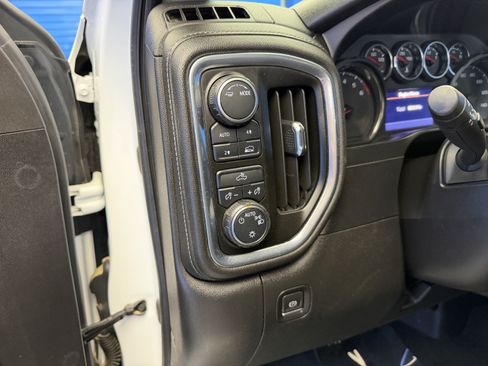 Used 2021 Chevrolet Silverado 1500 LT AWD/4WD image 15
