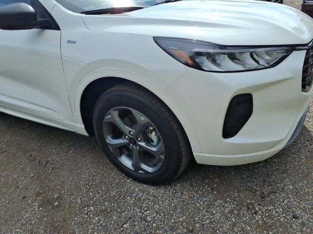 Used 2024 Ford Escape ST-Line w/ Tech Pack #1 AWD/4WD image 4