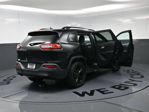 Used 2016 Jeep Cherokee Sport w/ Cold Weather Group AWD/4WD image 26