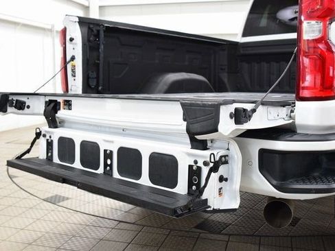 Used 2022 Chevrolet Silverado 2500 High Country w/ Safety Package II image 18