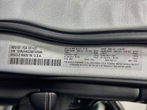 Certified 2025 Jeep Grand Cherokee Laredo w/ MOPAR Finishing Package AWD/4WD image 25