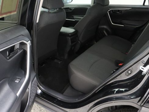 Used 2021 Toyota RAV4 LE AWD/4WD image 23