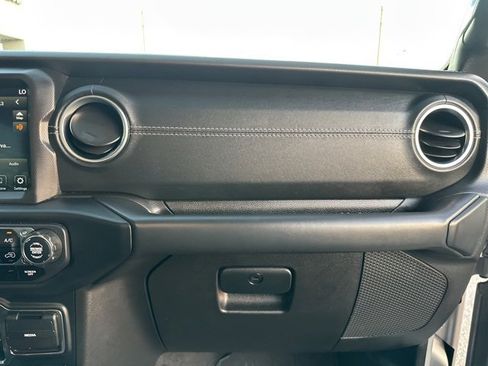 Used 2020 Jeep Gladiator Overland image 45