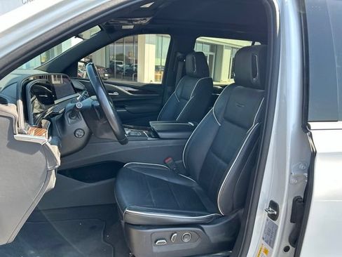 Used 2023 Cadillac Escalade Premium Luxury AWD/4WD image 15