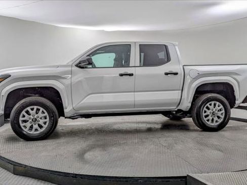 Used 2025 Toyota Tacoma SR image 3