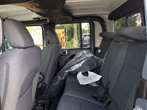 New 2026 Jeep Gladiator Sport AWD/4WD image 13