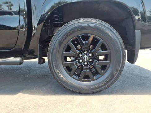 Used 2023 Nissan Frontier SV w/ Midnight Edition Package RWD image 9