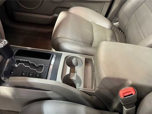 Used 2007 Jeep Commander Sport image 29