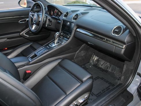 Used 2025 Porsche 718 Cayman RWD image 18