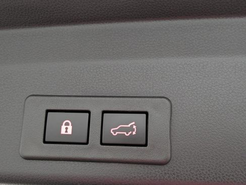 Used 2023 Subaru Ascent Touring image 18