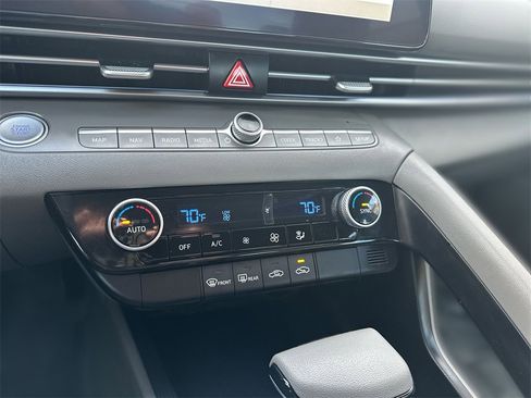 Used 2024 Hyundai Elantra SEL image 17