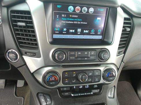 Used 2018 Chevrolet Tahoe LT w/ Luxury Package RWD image 18