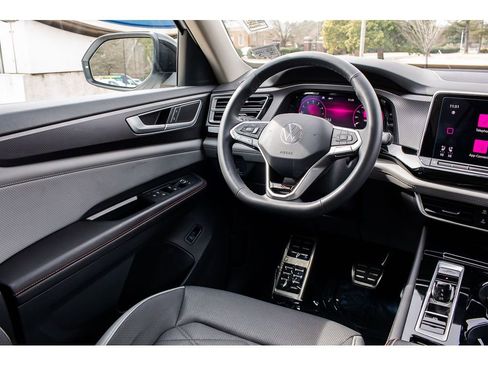 Used 2024 Volkswagen Atlas Peak Edition SE image 15