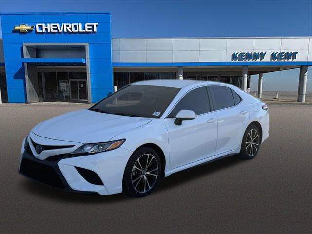 Used 2020 Toyota Camry SE w/ Blackout Package FWD image 27