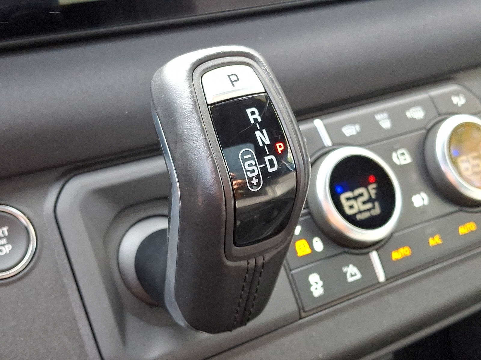 Used 2023 Land Rover Defender 110 X-Dynamic SE AWD/4WD image 18