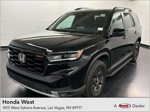 Certified 2025 Honda Pilot TrailSport image 1