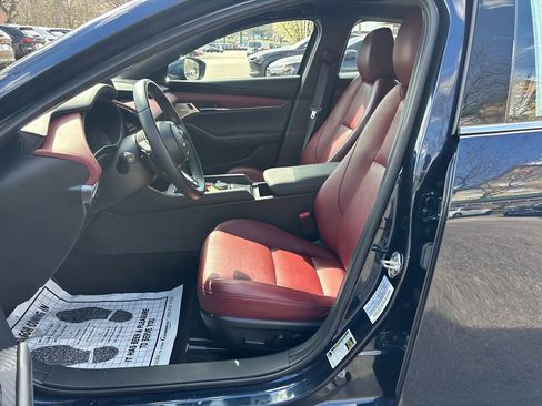 Used 2019 MAZDA MAZDA3 Hatchback w/ Premium Package image 9