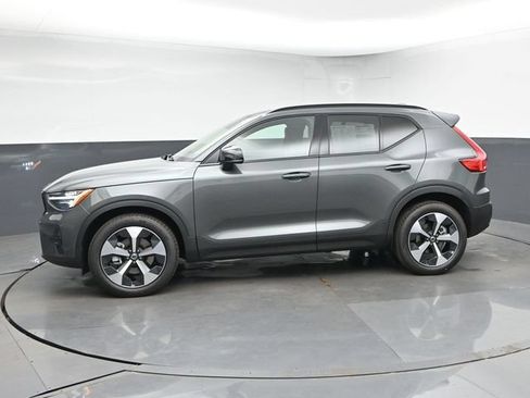 New 2026 Volvo XC40 B5 Plus w/ Climate Package AWD/4WD image 6