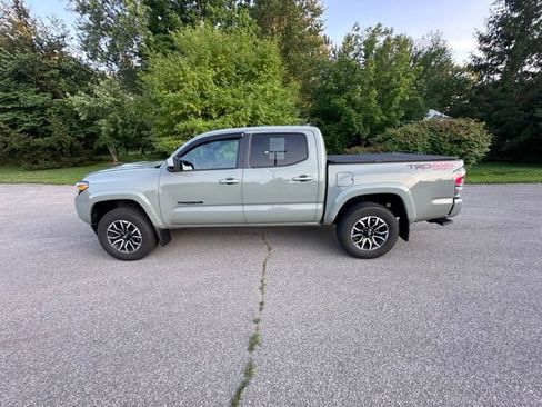 Used 2023 Toyota Tacoma TRD Sport w/ Black Out Package (TMS) AWD/4WD image 6