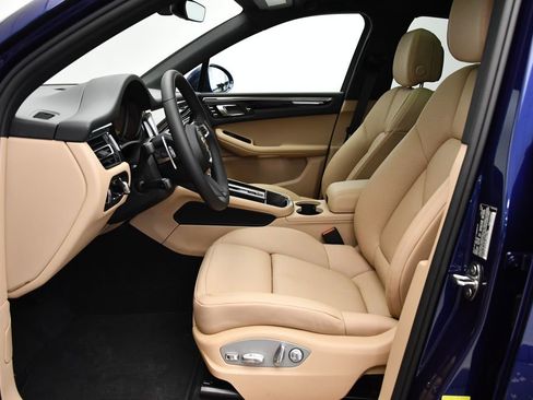 Used 2025 Porsche Macan image 35