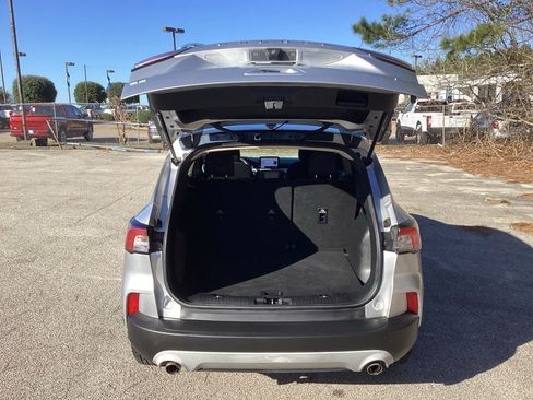 Used 2020 Ford Escape SE image 9