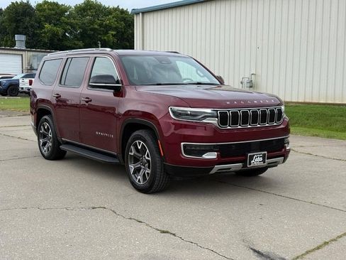 Used 2024 Jeep Wagoneer Series III AWD/4WD image 1
