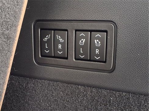 Certified 2021 Cadillac XT6 Premium Luxury w/ Platinum Package image 30