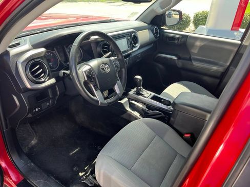 Used 2018 Toyota Tacoma SR5 AWD/4WD image 25