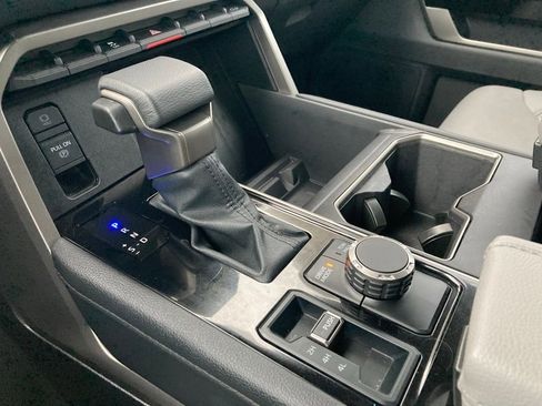 Certified 2025 Toyota Tundra Limited AWD/4WD image 26