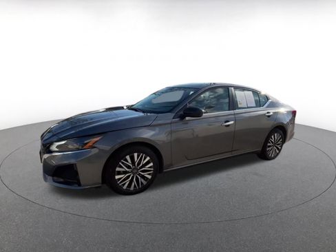 Used 2025 Nissan Altima 2.5 SV image 8