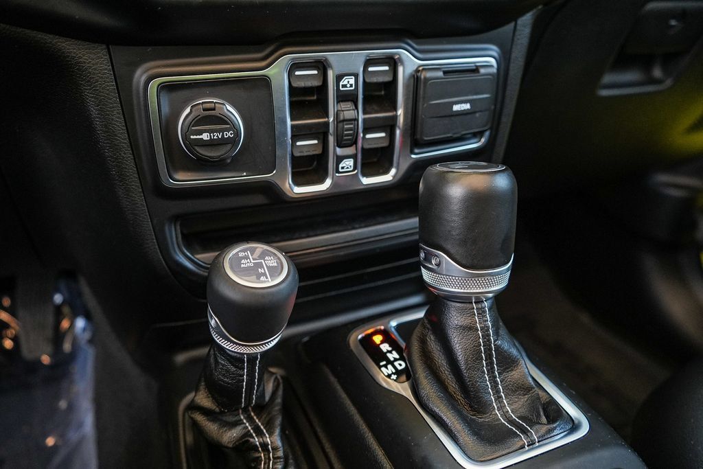 Used 2023 Jeep Wrangler Unlimited Sahara w/ Cold Weather Group AWD/4WD image 20