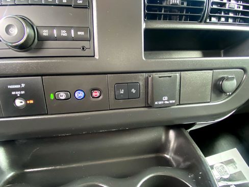 Used 2025 Chevrolet Express 2500 RWD 2500 155 w/ Communications Package image 31