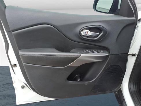 Used 2019 Jeep Cherokee Latitude Plus w/ Trailer Tow Group image 24