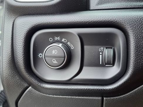 Used 2024 RAM 2500 Big Horn AWD/4WD image 32