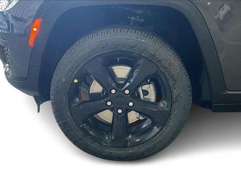 New 2025 Jeep Grand Cherokee L Altitude image 11