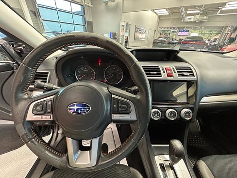 Used 2017 Subaru Crosstrek 2.0i Premium AWD/4WD image 8