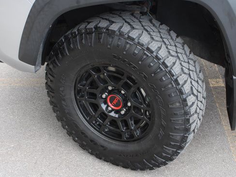 Used 2019 Toyota Tacoma TRD Off-Road AWD/4WD image 18
