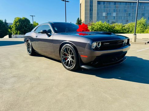 Used 2016 Dodge Challenger SRT w/ Technology Group image 4