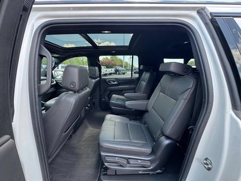 Used 2022 Chevrolet Suburban RST w/ Luxury Package AWD/4WD image 13