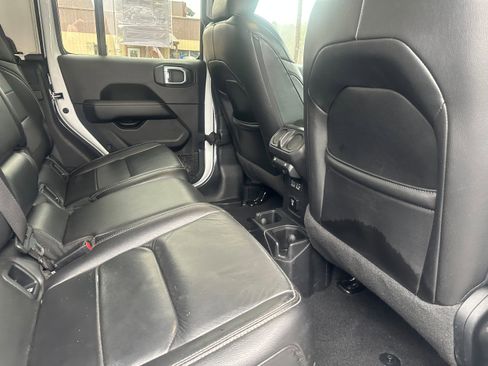 Used 2020 Jeep Gladiator Overland image 15