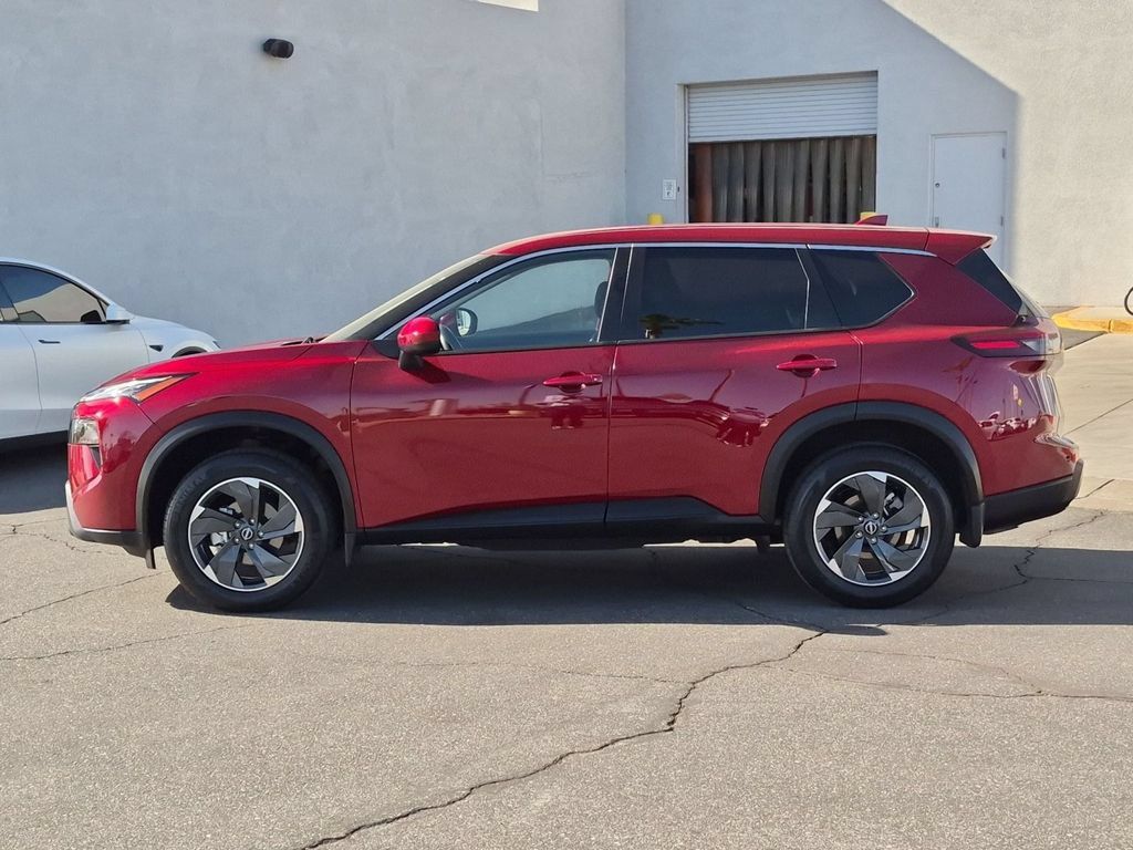 Used 2024 Nissan Rogue SV FWD image 3