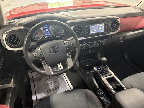 Used 2019 Toyota Tacoma SR5 AWD/4WD image 10