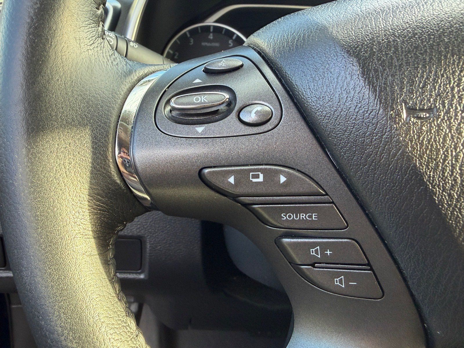 Used 2019 Nissan Murano SV w/ Premium Package AWD/4WD image 9