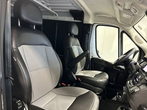 Used 2025 RAM ProMaster 2500 w/ Convenience Group FWD image 28