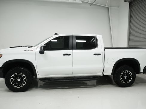 Used 2022 Chevrolet Silverado 1500 ZR2 w/ Technology Package image 6