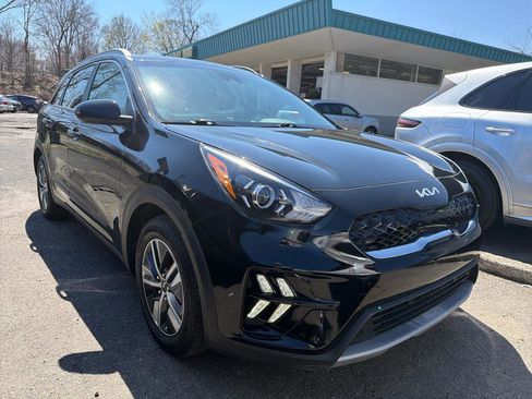 Used 2022 Kia Niro LXS image 3